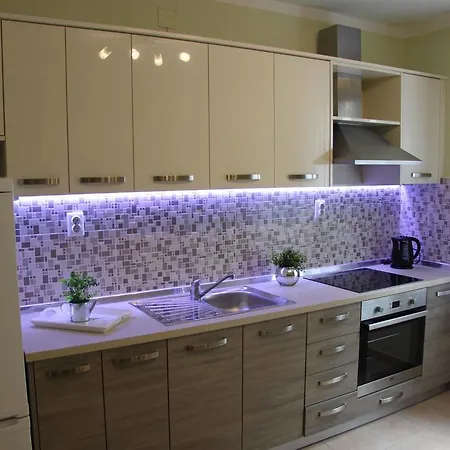 Evergreen Apartment *